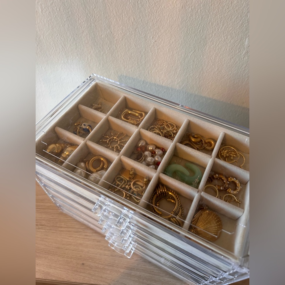 Huge Lot of Gold Earrings!! - Picture 2 of 7
